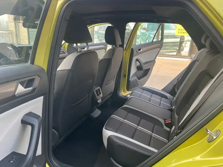 Volkswagen T-ROC T-ROC 2023 300TSI DSG 2WD Chenguang Edition 2023 — миниатюра 3