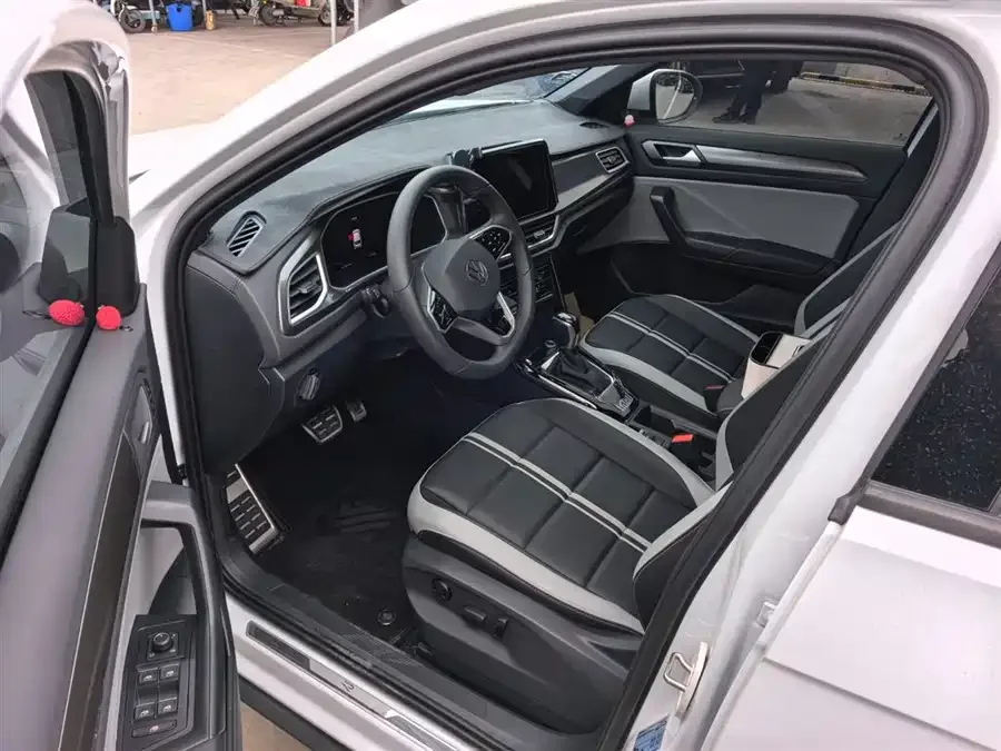 Volkswagen T-ROC T-ROC 2025 300TSI DSG 2WD Chenguang Edition 2025 — миниатюра 3