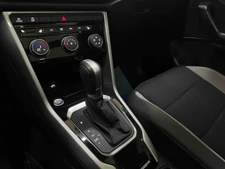 Volkswagen T-ROC T-ROC 2022 280TSI DSG 2WD Elite PLUS 2022 — миниатюра 4