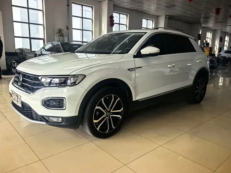 Volkswagen T-ROC T-ROC 2022 280TSI DSG 2WD Comfort PLUS 2023 — фото 1, купить с доставкой в Москву