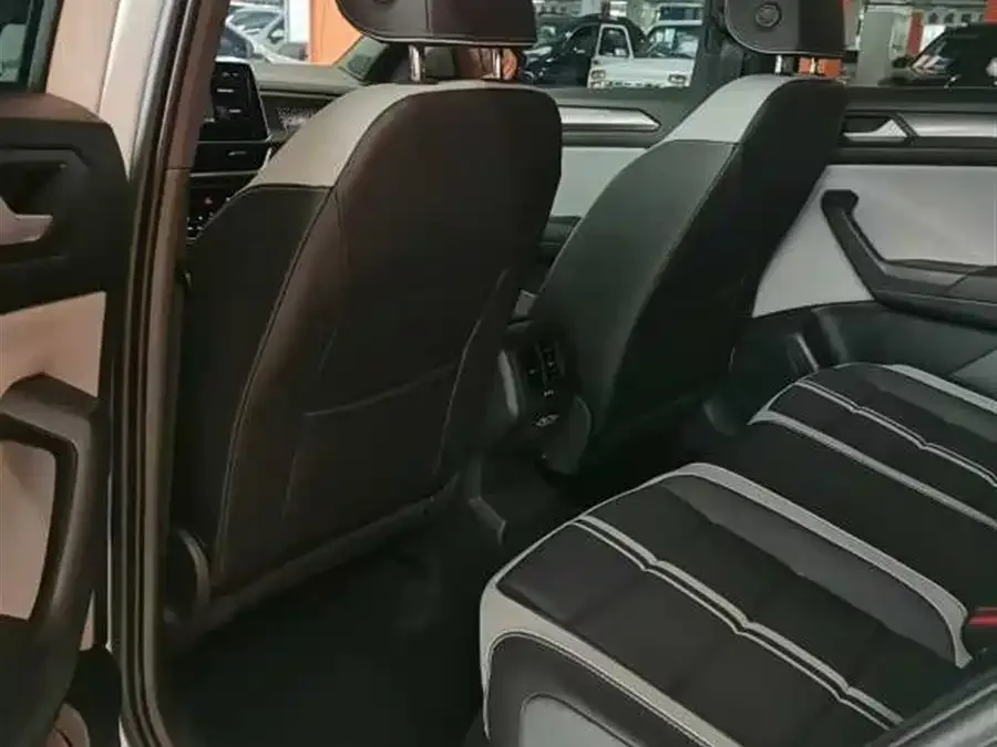 Volkswagen T-ROC T-ROC 2023 300TSI DSG 2WD Starlight Edition 2023 — миниатюра 2
