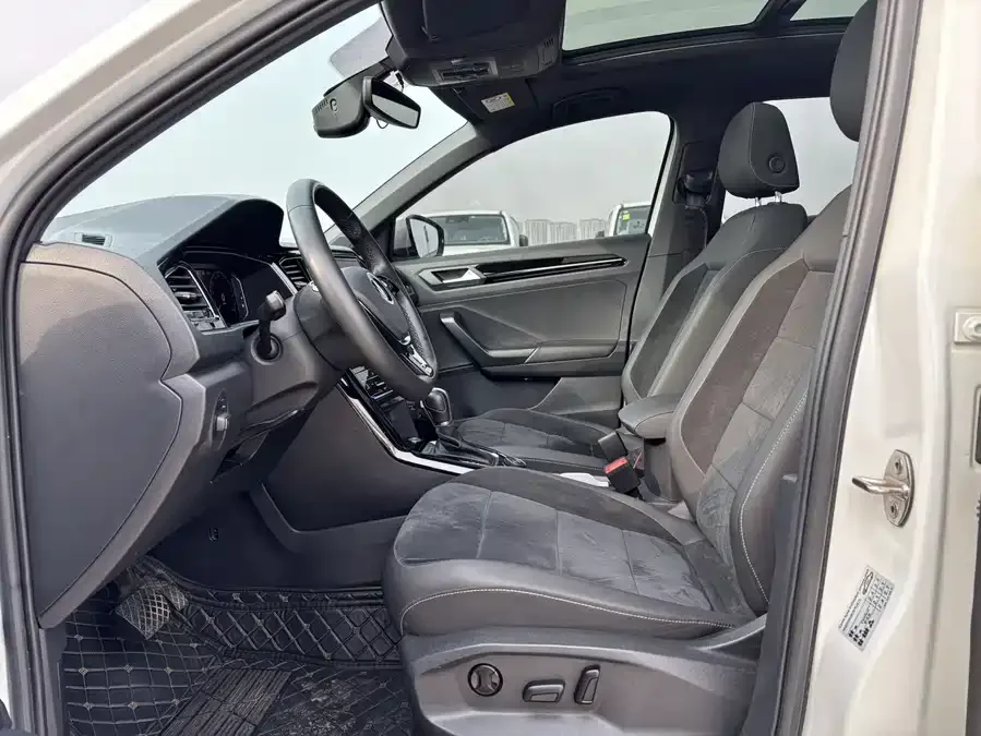 Volkswagen T-ROC T-ROC 2021 280TSI DSG four-wheel drive luxury smart connected version 2022 — миниатюра 2