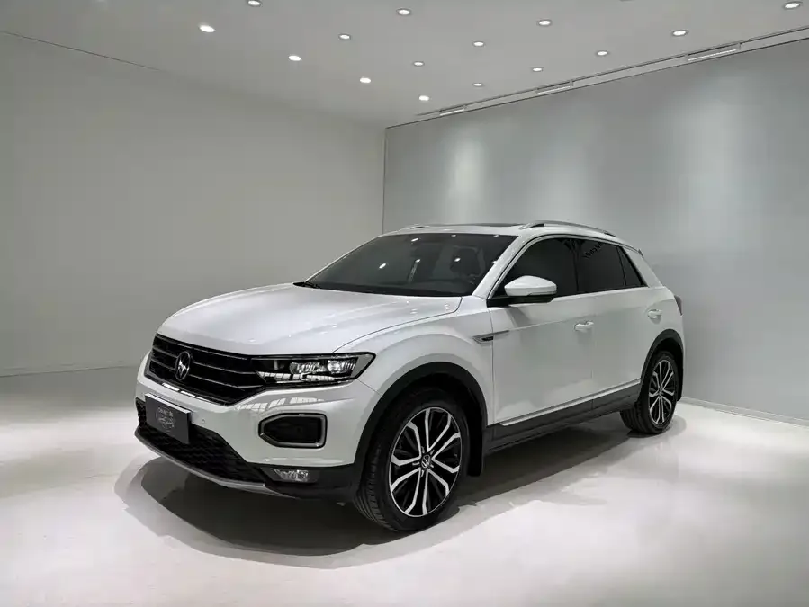 Volkswagen T-ROC T-ROC 2021 280TSI DSG four-wheel drive luxury smart connected version 2022 — фото 1, купить с доставкой в Москву