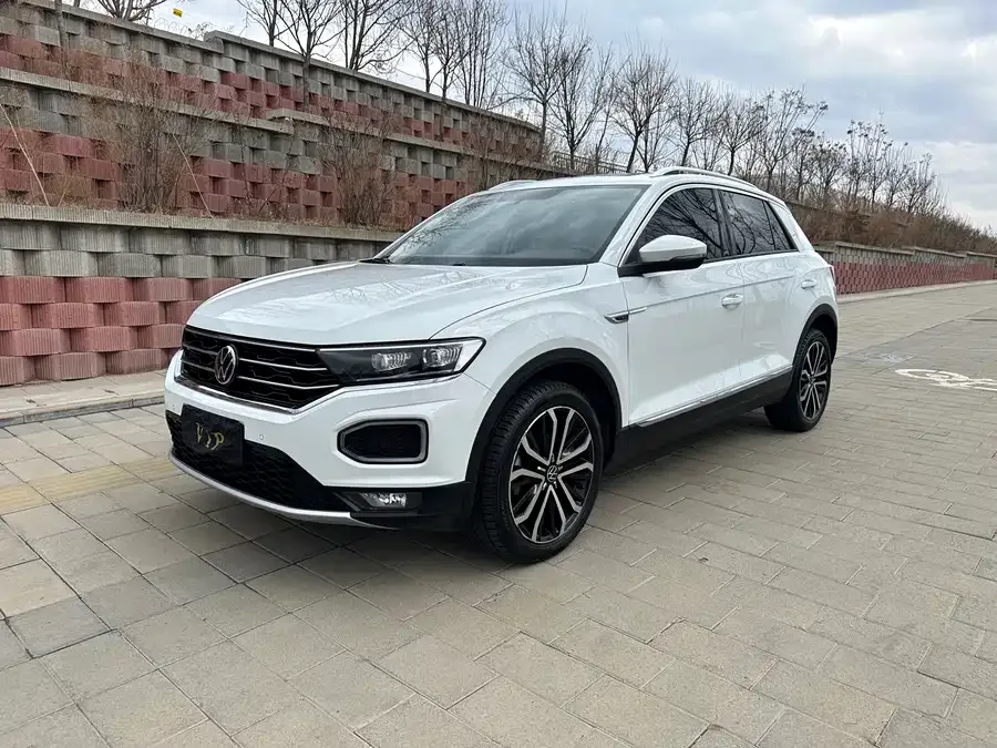 Volkswagen T-ROC T-ROC 2022 280TSI DSG 2WD Comfort PLUS 2022 — фото 1, купить с доставкой в Москву