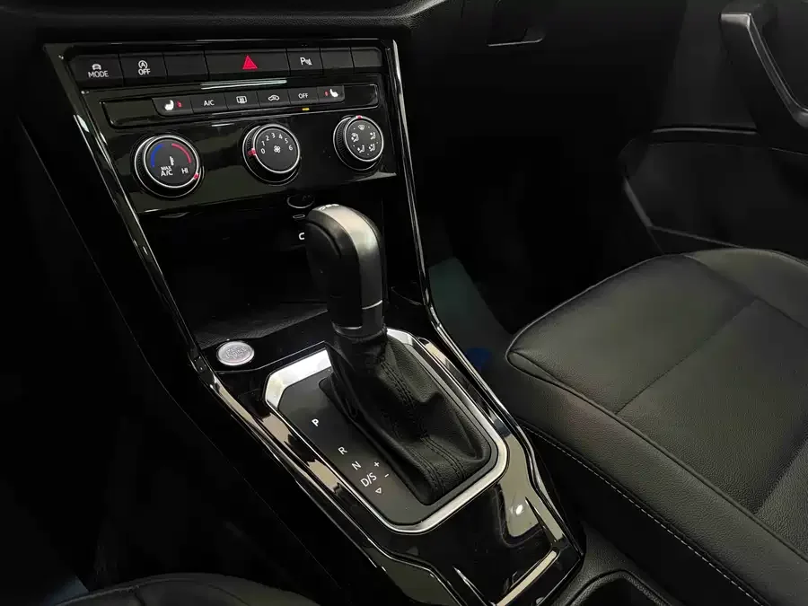 Volkswagen T-ROC T-ROC 2022 280TSI DSG 2WD Comfort PLUS 2022 — миниатюра 4