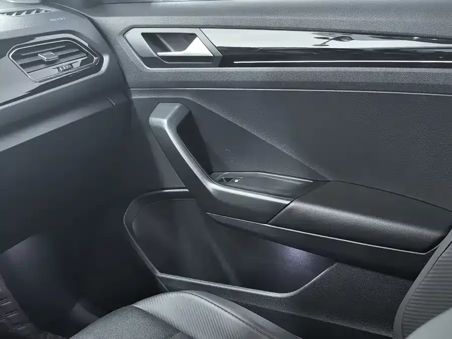 Volkswagen T-ROC T-ROC 2022 280TSI DSG 2WD Comfort PLUS 2022 — миниатюра 3