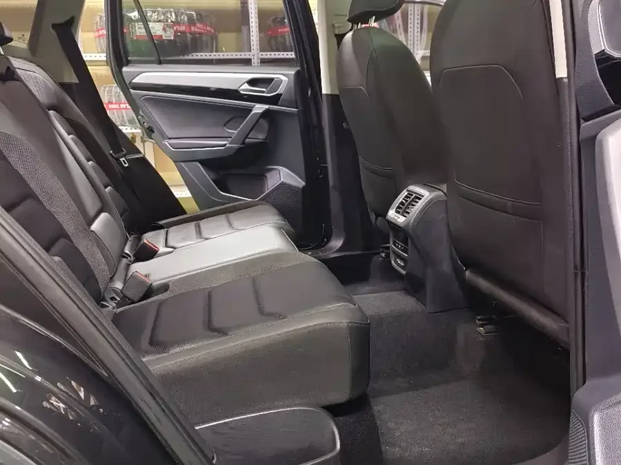 Volkswagen Tayron Tanyue 2022 280TSI 2WD Luxury Smart Edition 2022 — миниатюра 3