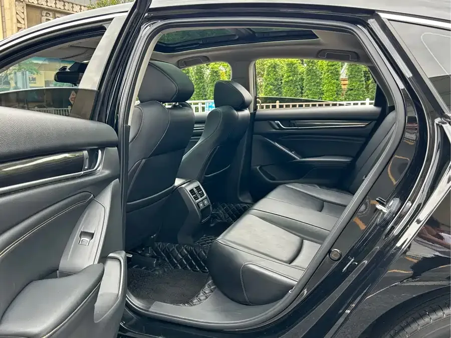 Honda Accord 2022 Accord 260TURBO Fantasy Night Premium Edition 2022 — миниатюра 3