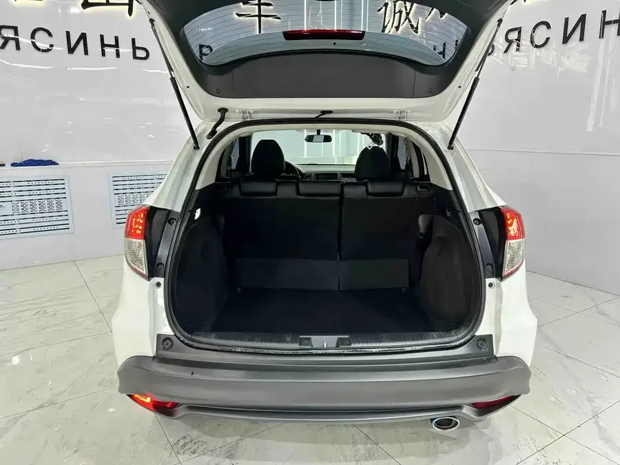 Honda Vezel 2022 VIZI 1.5L CVT Phantom Night Pioneer Edition 2022 — миниатюра 5