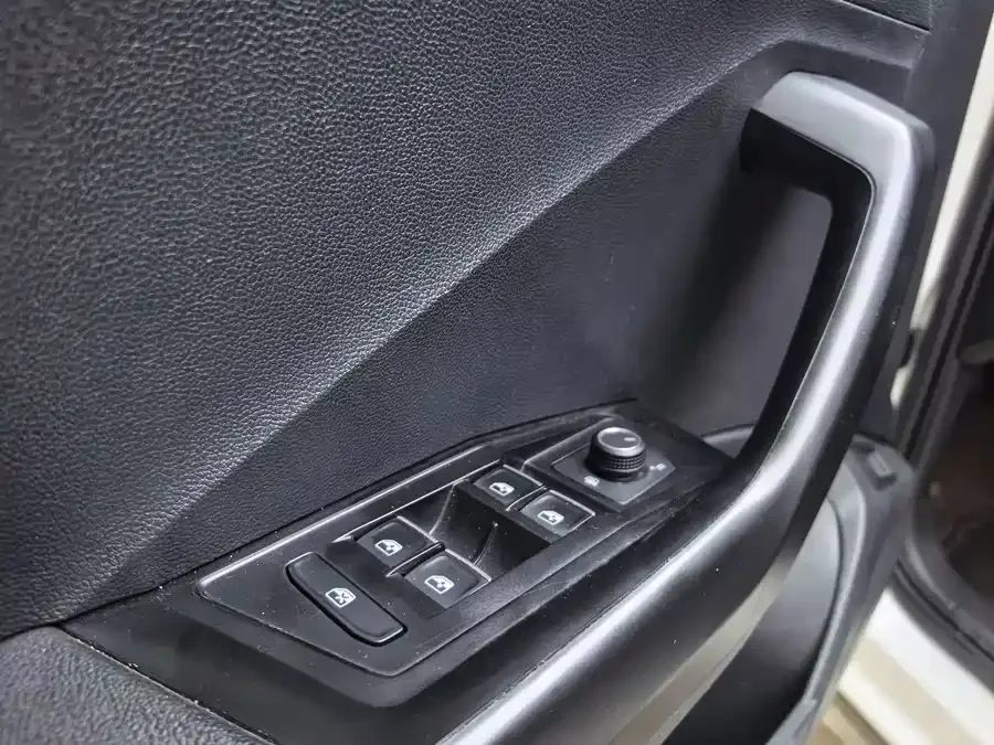 Volkswagen T-ROC T-ROC 2022 280TSI DSG 2WD Comfort PLUS 2023 — миниатюра 2