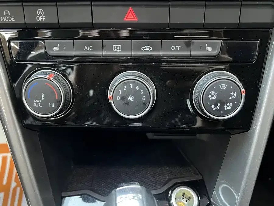 Volkswagen T-ROC T-ROC 2021 facelift 280TSI DSG two-wheel drive elite intelligent version 2022 — миниатюра 4