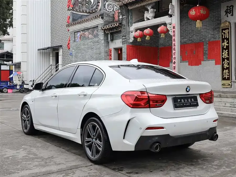 BMW 1 series BMW 1 Series 2022 120i M Sport Edition 2022 — миниатюра 3