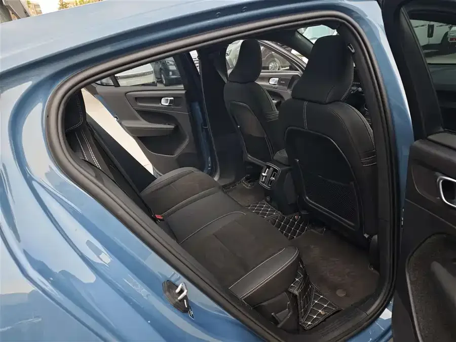 Volvo C40 2023 Long Range PRO 2023 — миниатюра 3