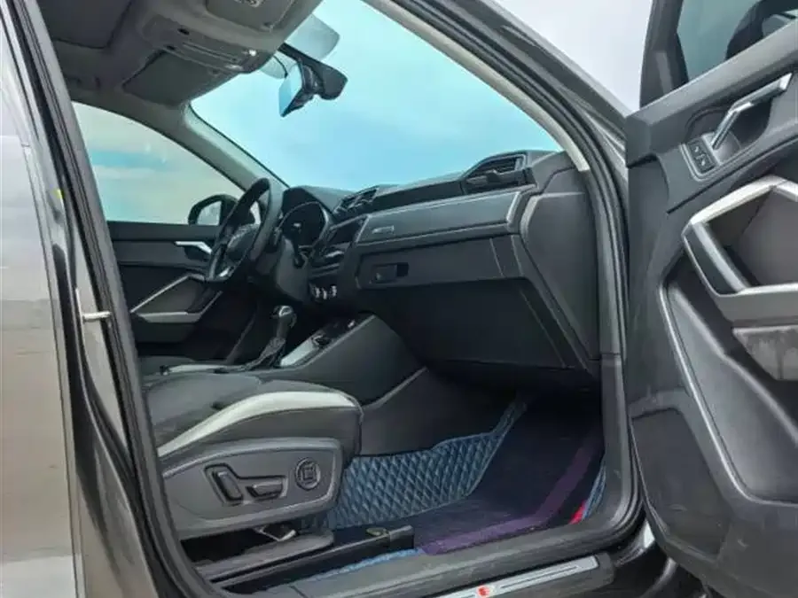 Audi Q3 2022 35 TFSI Fashionable and Dynamic 2023 — миниатюра 2