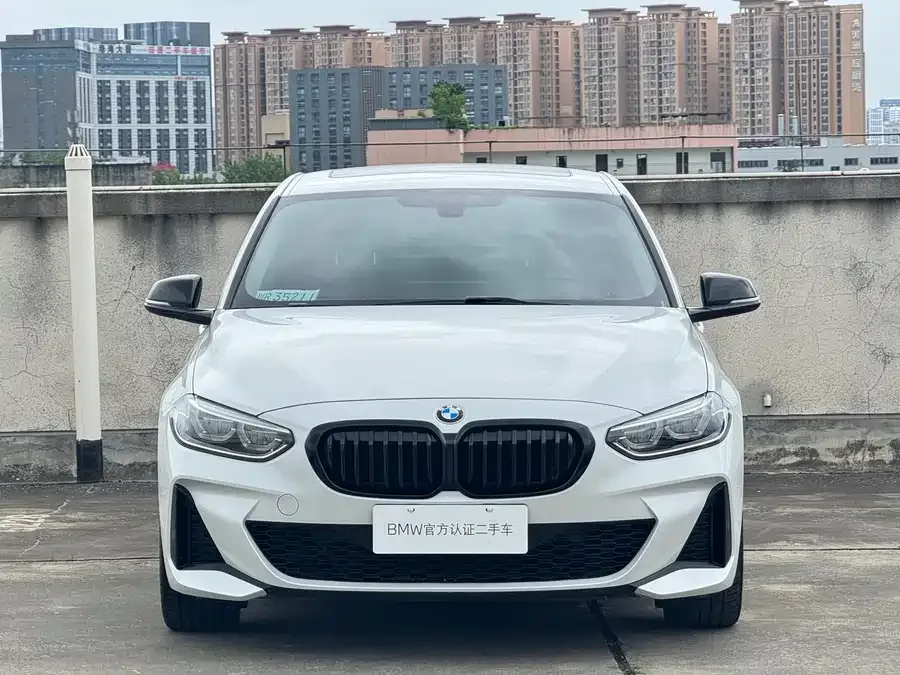 BMW 1 series BMW 1 Series 2021 facelift 120i M Sport Night Edition 2022 — миниатюра 3