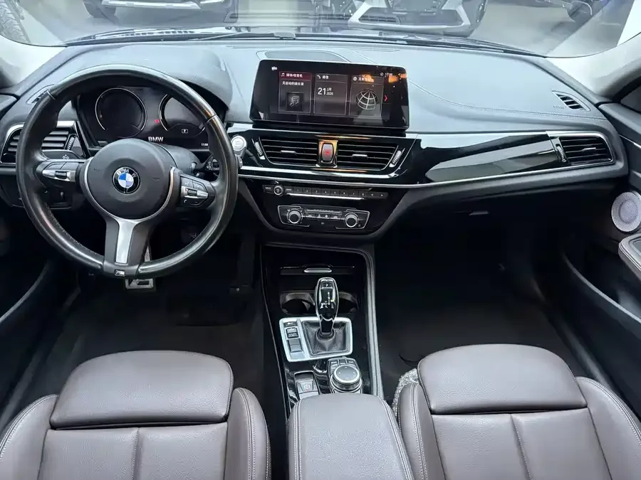 BMW 1 series BMW 1 Series 2021 120i M Sport Night Edition 2022 — миниатюра 3