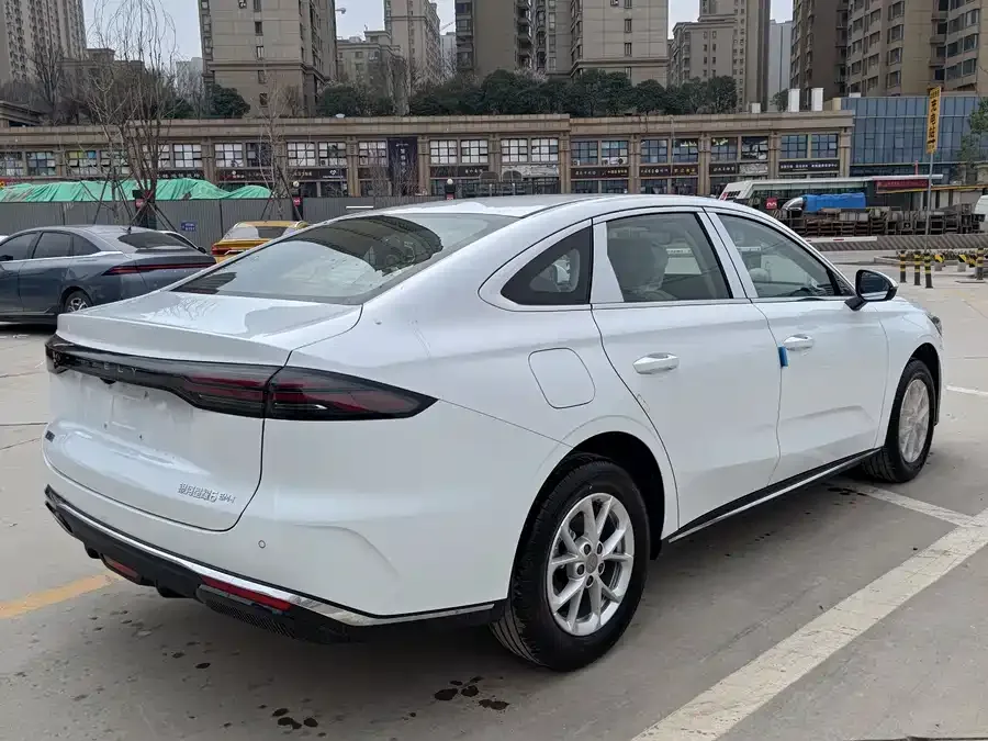 Geely Galaxy Star 6 Galaxy Star 6 2026 125km Long Range Edition 2026 — миниатюра 3