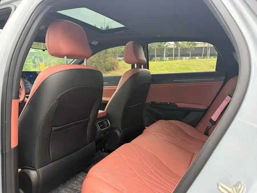 Geely Galaxy L6 Galaxy L6 2025 EM-i 140km Exploration+ Edition 2026 — миниатюра 2
