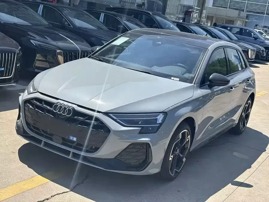Audi A3 2026 A3L Limousine 35TFSI Flying Spur Luxury Edition + Luxury Package 2026 — фото 1, купить с доставкой в Москву