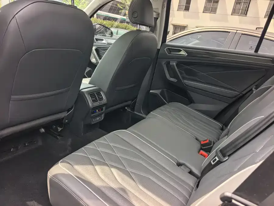 Volkswagen Tiguan L Tiguan L 2022 330TSI Automatic 2WD Smart Edition 2023 — миниатюра 5