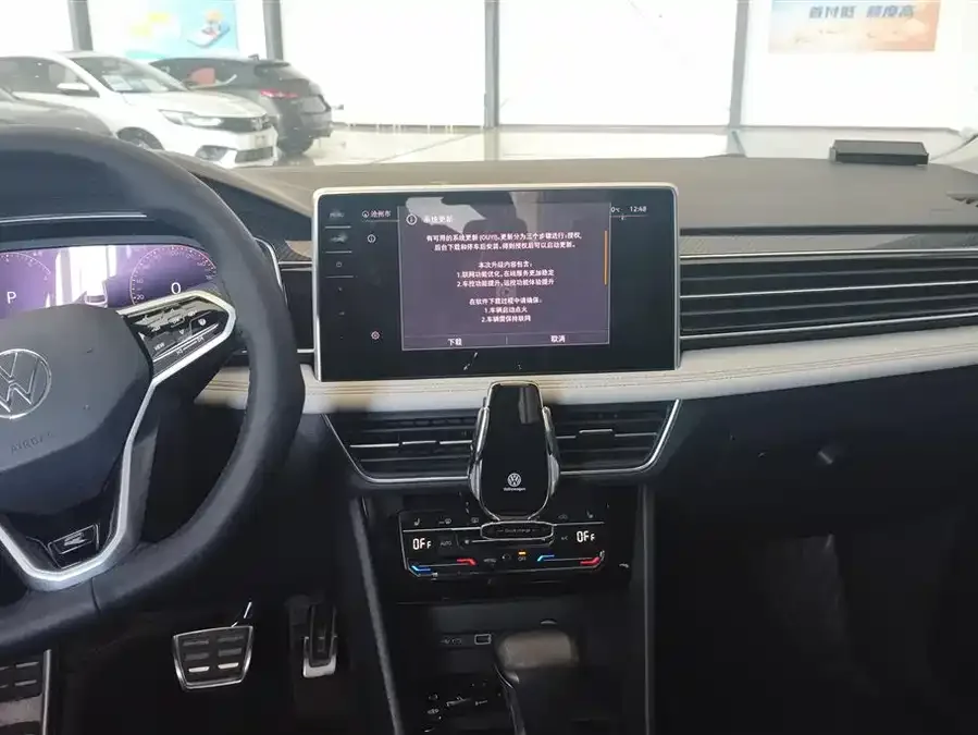 Volkswagen Tiguan L Tiguan L 2022 330TSI Automatic 2WD R-Line Enjoy Edition 2022 — миниатюра 4