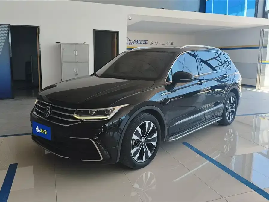 Volkswagen Tiguan L Tiguan L 2022 330TSI Automatic 2WD R-Line Enjoy Edition 2022 — фото 1, купить с доставкой в Москву