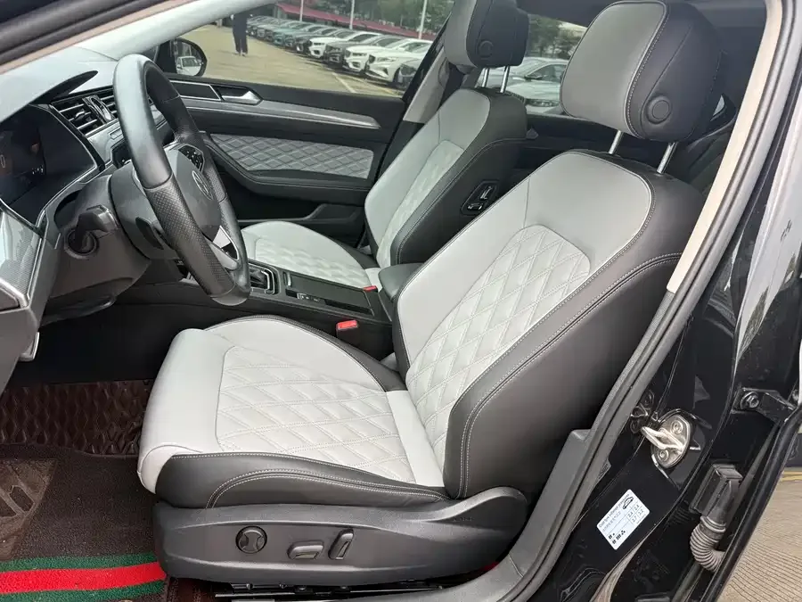 Volkswagen Magotan Magotan 2023 2 million commemorative edition 330TSI DSG leading model 2023 — миниатюра 3