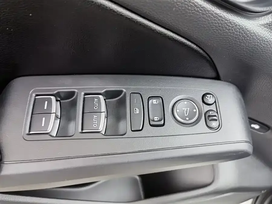 Honda Civic 2023 Civic 240TURBO CVT Power Edition 2023 — миниатюра 3