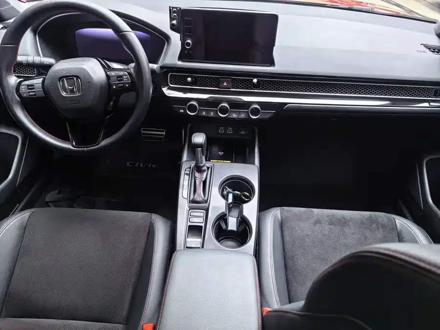Honda Civic 2023 Civic HATCHBACK 240TURBO CVT Extreme Edition 2025 — миниатюра 2