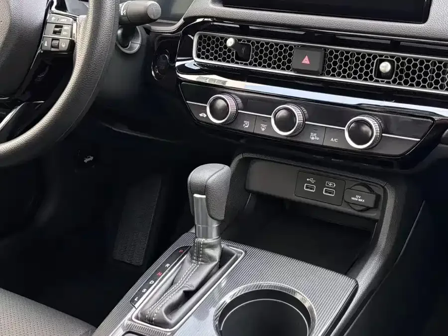 Honda Civic 2023 Civic 240TURBO CVT Power Edition 2024 — миниатюра 4
