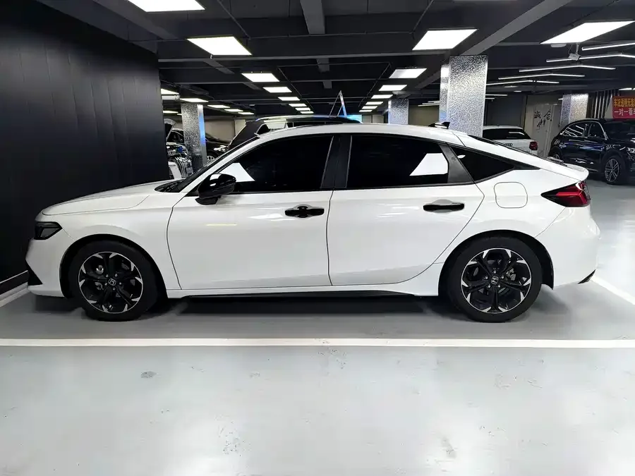 Honda Civic 2023 Civic HATCHBACK 240TURBO CVT Extreme Edition 2023 — миниатюра 5