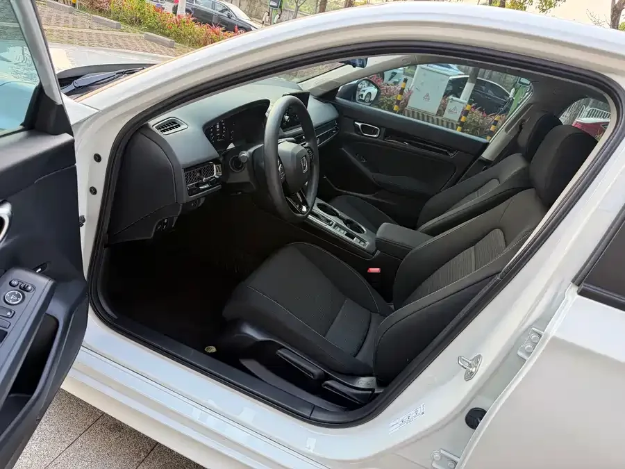 Honda Civic 2022 Civic 240TURBO CVT Dynamic Edition 2023 — миниатюра 2