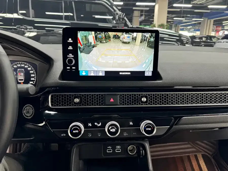 Honda Civic 2022 Civic 240TURBO CVT Dynamic Edition 2023 — миниатюра 4