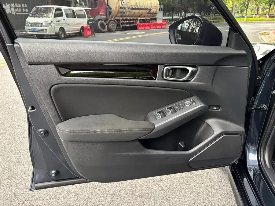 Honda Civic 2023 Civic 240TURBO CVT Power Edition 2024 — миниатюра 3
