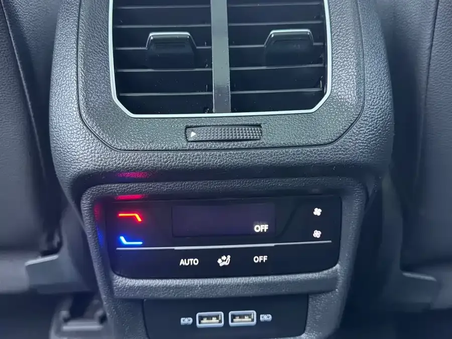 Volkswagen Tayron Tanyue 2022 280TSI 2WD Luxury Smart Edition 2022 — миниатюра 4