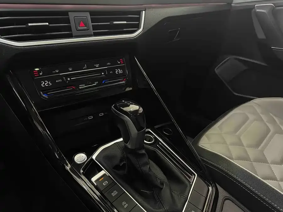 Volkswagen Tayron Tanyue 2023 280TSI 2WD Luxury Plus Advanced Edition 2022 — миниатюра 4