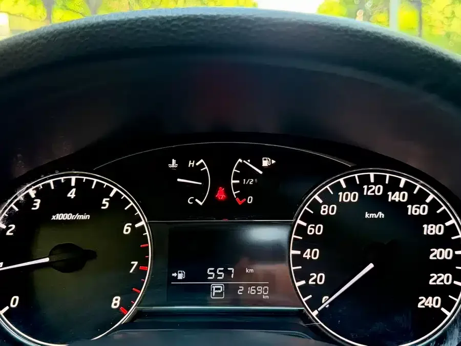 Nissan Tiida Tiida 2023 1.6L CVT cool version 2023 — миниатюра 2