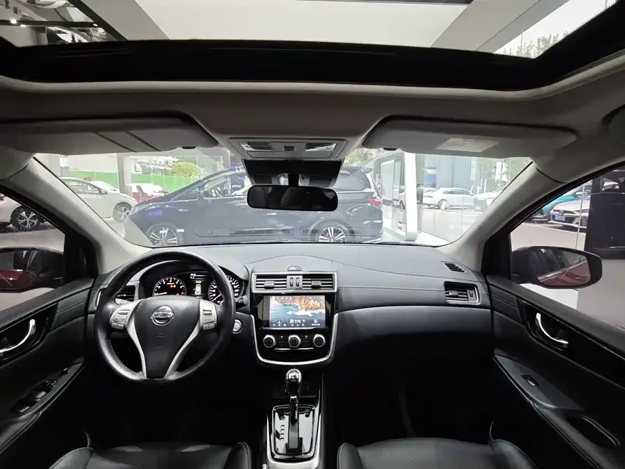 Nissan Tiida Tiida 2021 1.6L CVT Smart Travel Edition 2022 — миниатюра 4