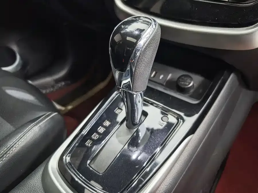 Nissan Tiida Tiida 2021 1.6L CVT Smart Travel Edition 2022 — миниатюра 5