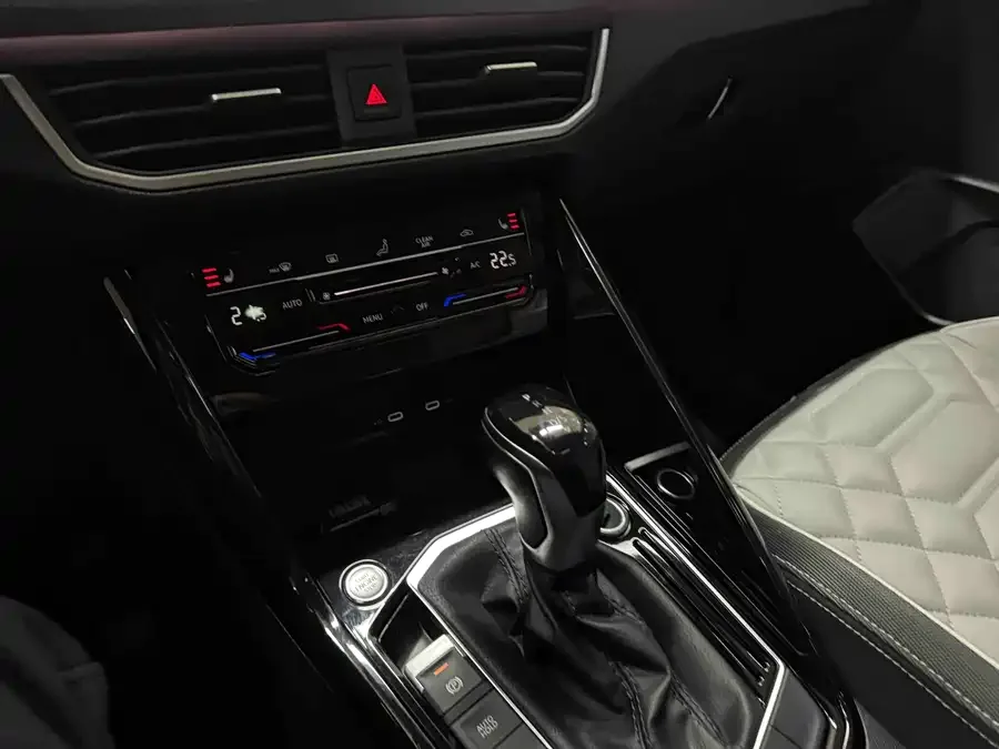 Volkswagen Tayron Tanyue 2023 280TSI 2WD Luxury Plus Advanced Edition 2022 — миниатюра 4