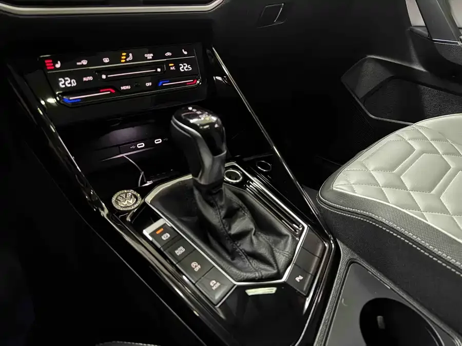 Volkswagen Tayron Tanyue 2023 280TSI 2WD Luxury Plus Advanced Edition 2022 — миниатюра 4