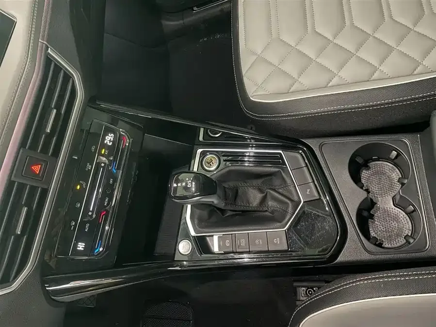 Volkswagen Tayron Tanyue 2023 280TSI 2WD Luxury Plus Advanced Edition 2023 — миниатюра 4