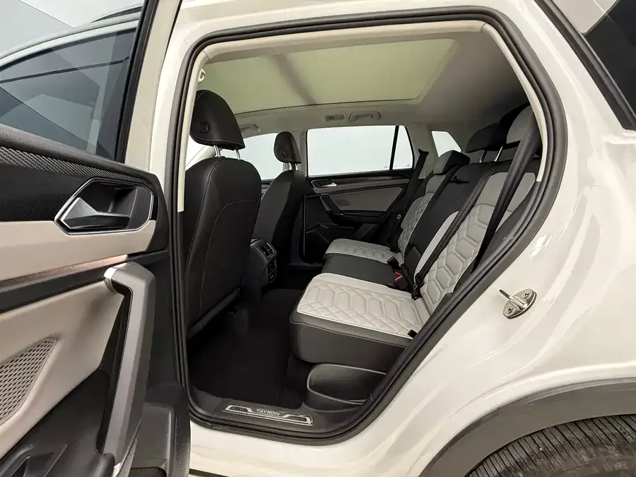 Volkswagen Tayron Tanyue 2023 280TSI 2WD Luxury Plus Advanced Edition 2022 — миниатюра 4