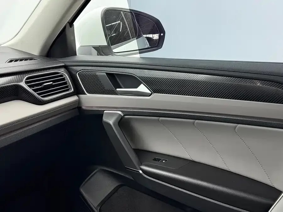 Volkswagen Tayron Tanyue 2023 280TSI 2WD Luxury Plus Advanced Edition 2022 — миниатюра 3