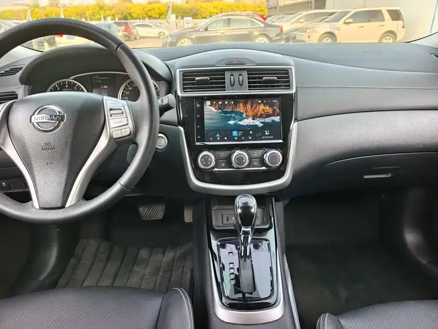 Nissan Tiida Tiida 2021 1.6L CVT Smart Travel Edition 2022 — миниатюра 4
