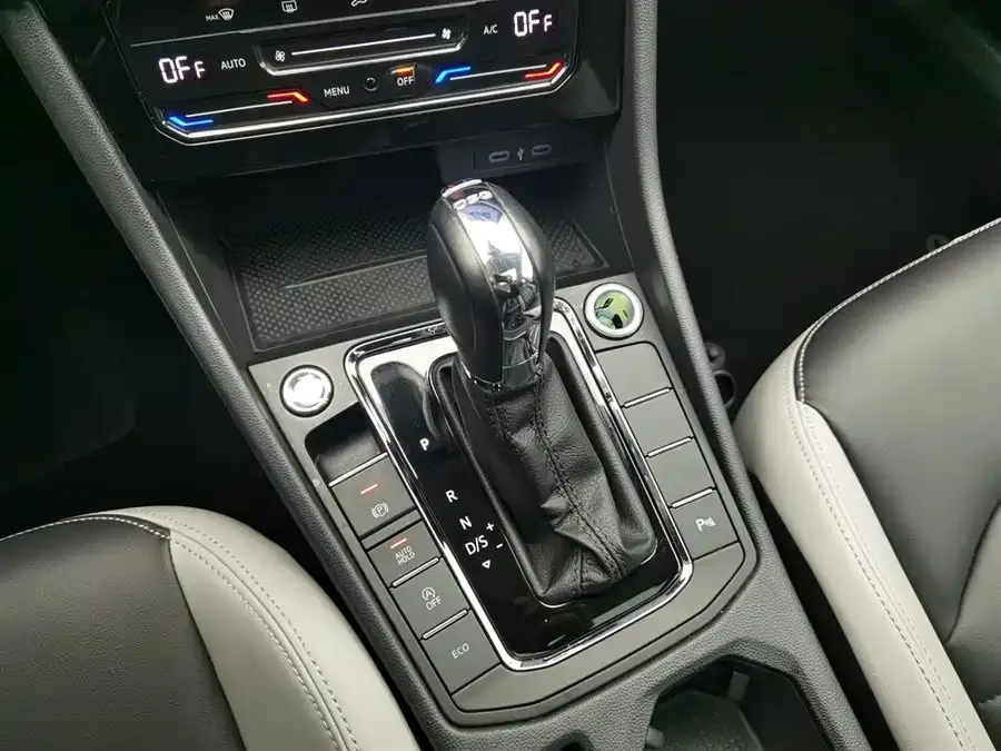 Volkswagen Bora Bora 2023 300TSI DSG Premium Edition 2024 — миниатюра 4
