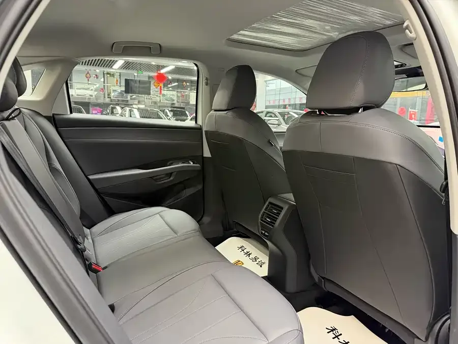 Volkswagen Lavida 2026 Volkswagen Lavida Pro 300TSI Starry Sky Smart Edition 2025 — миниатюра 5