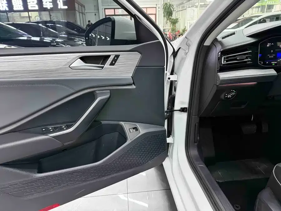 Volkswagen Sagitar 2023 Sagitar 280TSI DSG Beyond Plus Edition 2023 — миниатюра 3