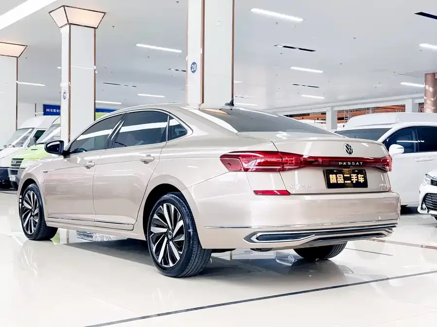 Volkswagen Passat Passat 2022 330TSI Starry Sky Deluxe Edition 2022 — миниатюра 2
