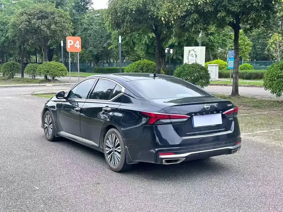 Nissan Altima Teana 2022 2.0L XL-Upr Premium Edition 2024 — миниатюра 4